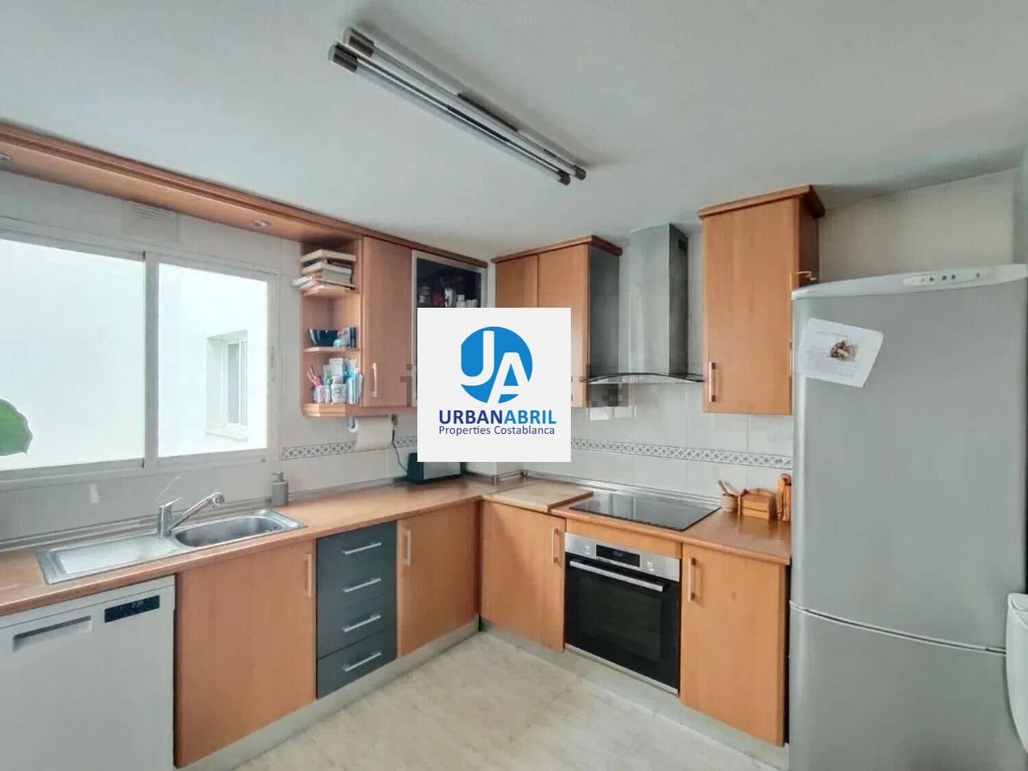 3 makuuhuone Asunto myytävänä paikassa San Vicente / Sant Vicent del Raspeig mukana uima-altaan 
autotalli - 315 000 € (Ref: 9846276)