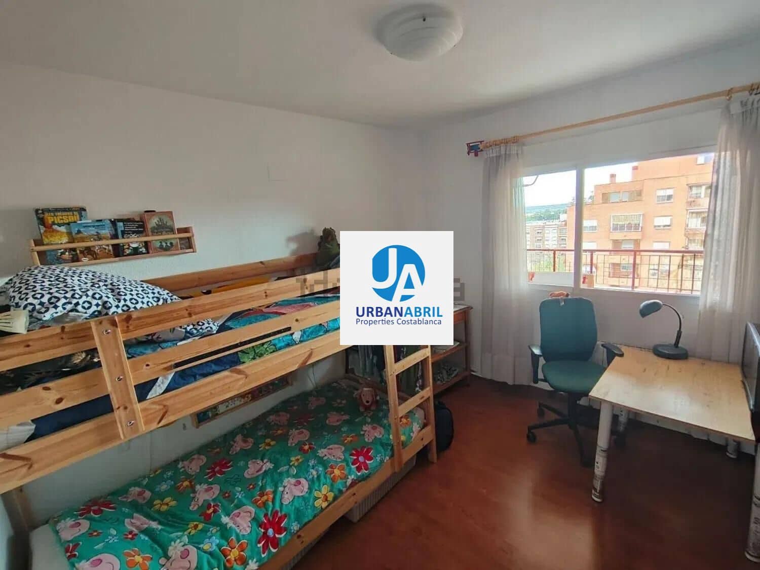3 makuuhuone Asunto myytävänä paikassa San Vicente / Sant Vicent del Raspeig mukana uima-altaan 
autotalli - 315 000 € (Ref: 9846276)
