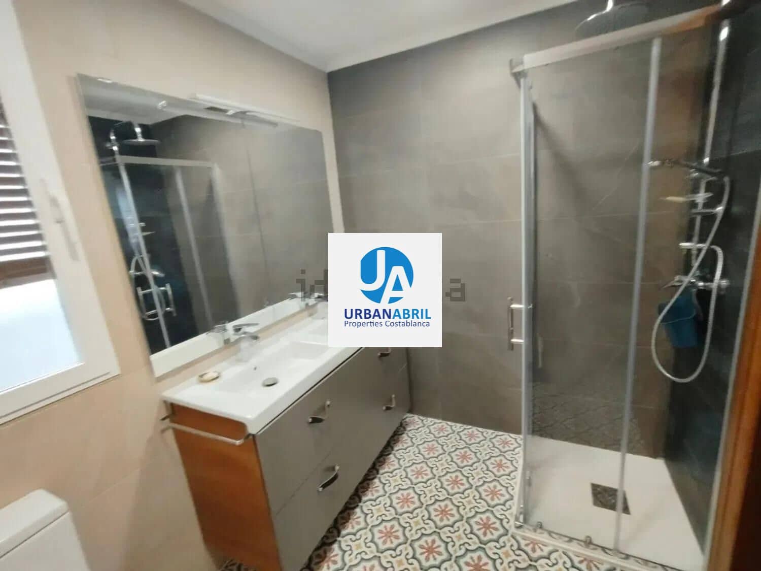 3 makuuhuone Asunto myytävänä paikassa San Vicente / Sant Vicent del Raspeig mukana uima-altaan 
autotalli - 315 000 € (Ref: 9846276)
