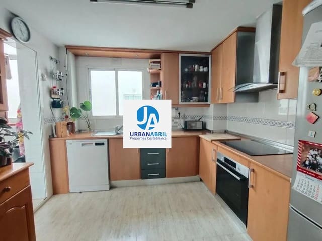 3 makuuhuone Asunto myytävänä paikassa San Vicente / Sant Vicent del Raspeig mukana uima-altaan 
autotalli - 315 000 € (Ref: 9846276)
