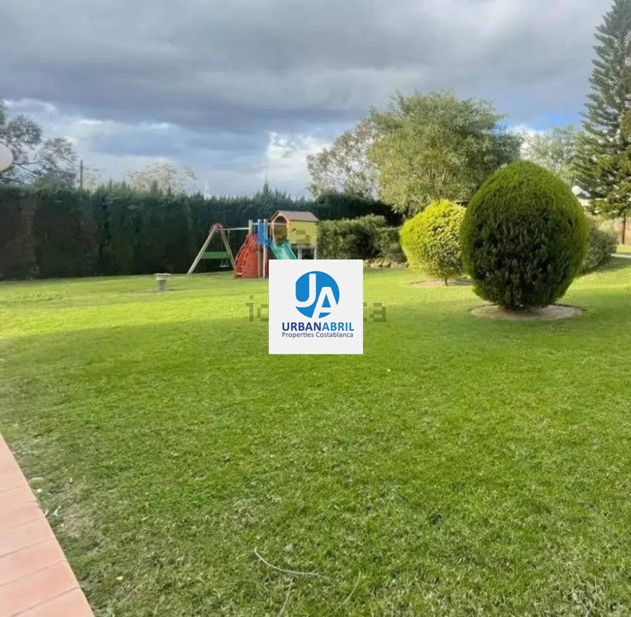 3 makuuhuone Asunto myytävänä paikassa San Vicente / Sant Vicent del Raspeig mukana uima-altaan 
autotalli - 315 000 € (Ref: 9846276)