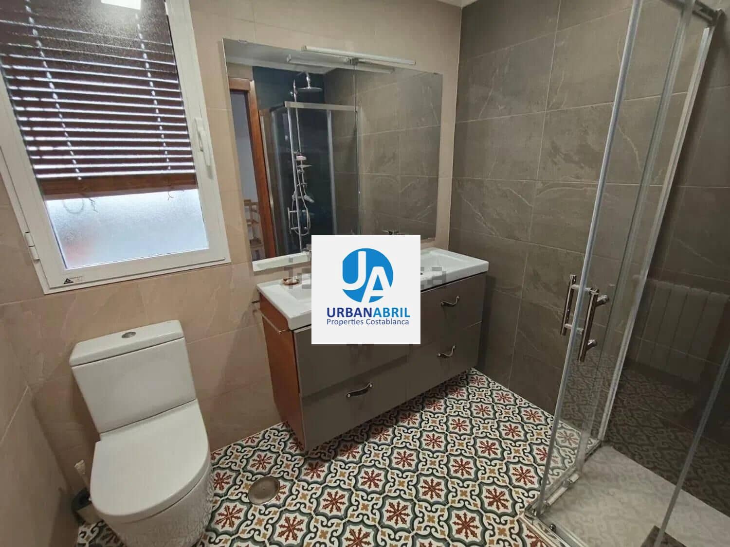 3 makuuhuone Asunto myytävänä paikassa San Vicente / Sant Vicent del Raspeig mukana uima-altaan 
autotalli - 315 000 € (Ref: 9846276)