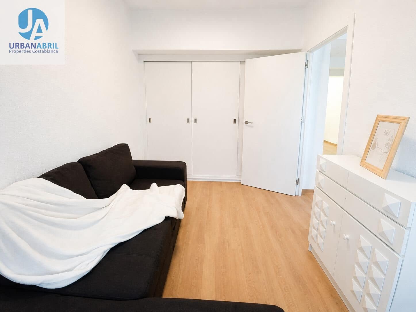 3 bedroom Flat for sale in Alicante / Alacant city - € 215,000 (Ref: 9846278)