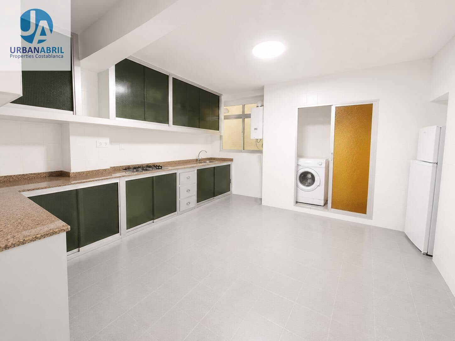 3 bedroom Flat for sale in Alicante / Alacant city - € 215,000 (Ref: 9846278)