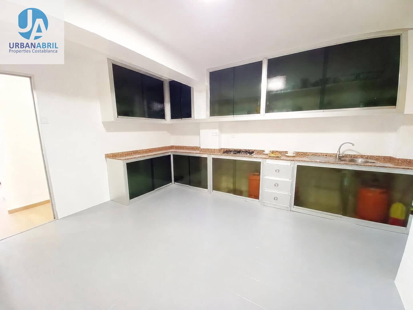 3 bedroom Flat for sale in Alicante / Alacant city - € 215,000 (Ref: 9846278)