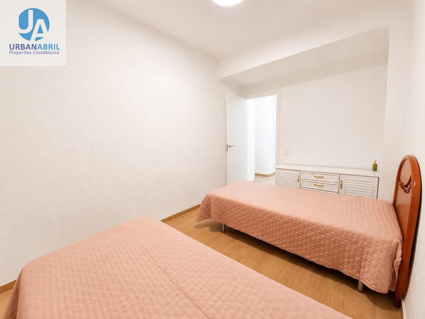 3 bedroom Flat for sale in Alicante / Alacant city - € 215,000 (Ref: 9846278)