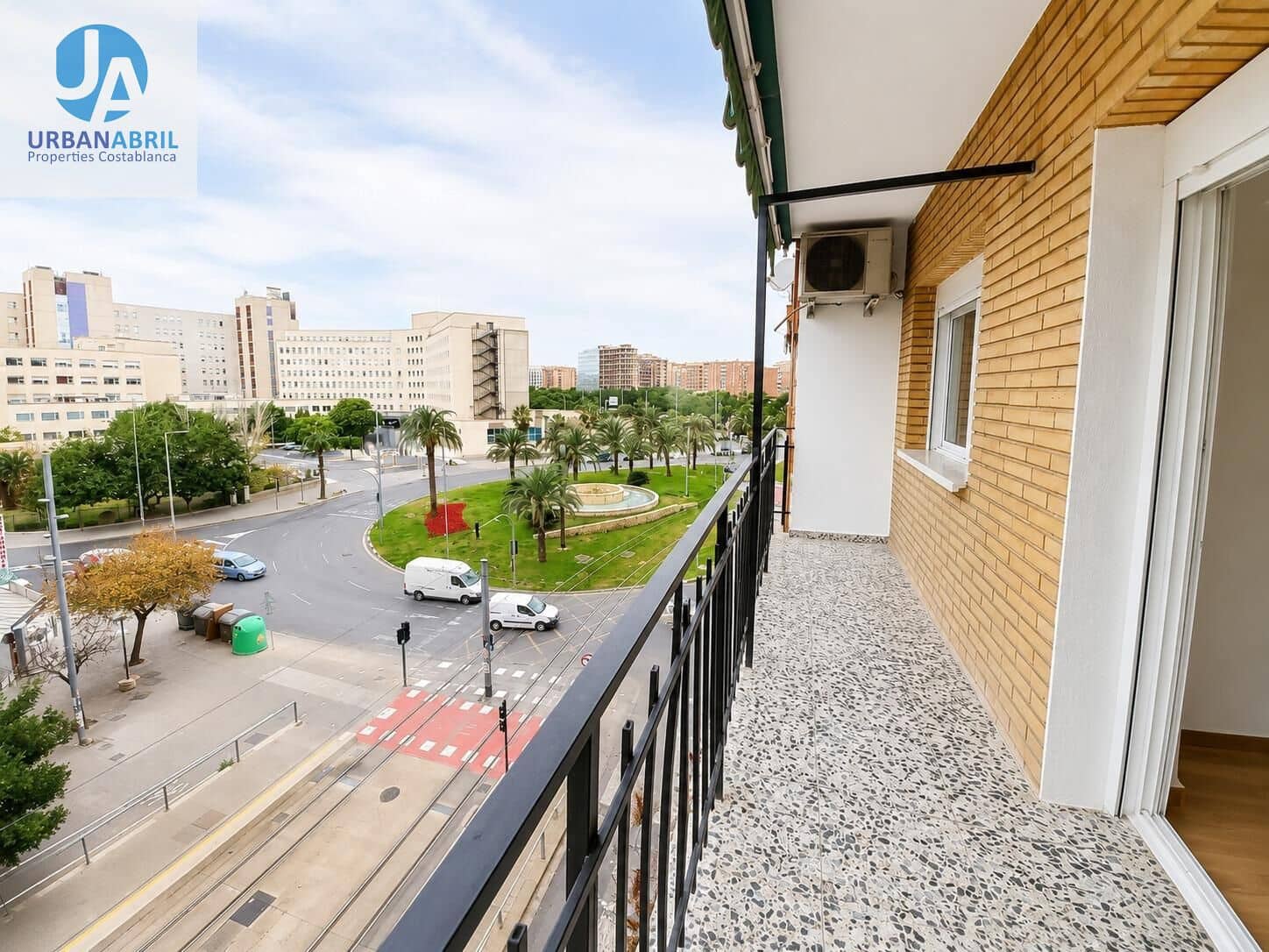 3 bedroom Flat for sale in Alicante / Alacant city - € 215,000 (Ref: 9846278)