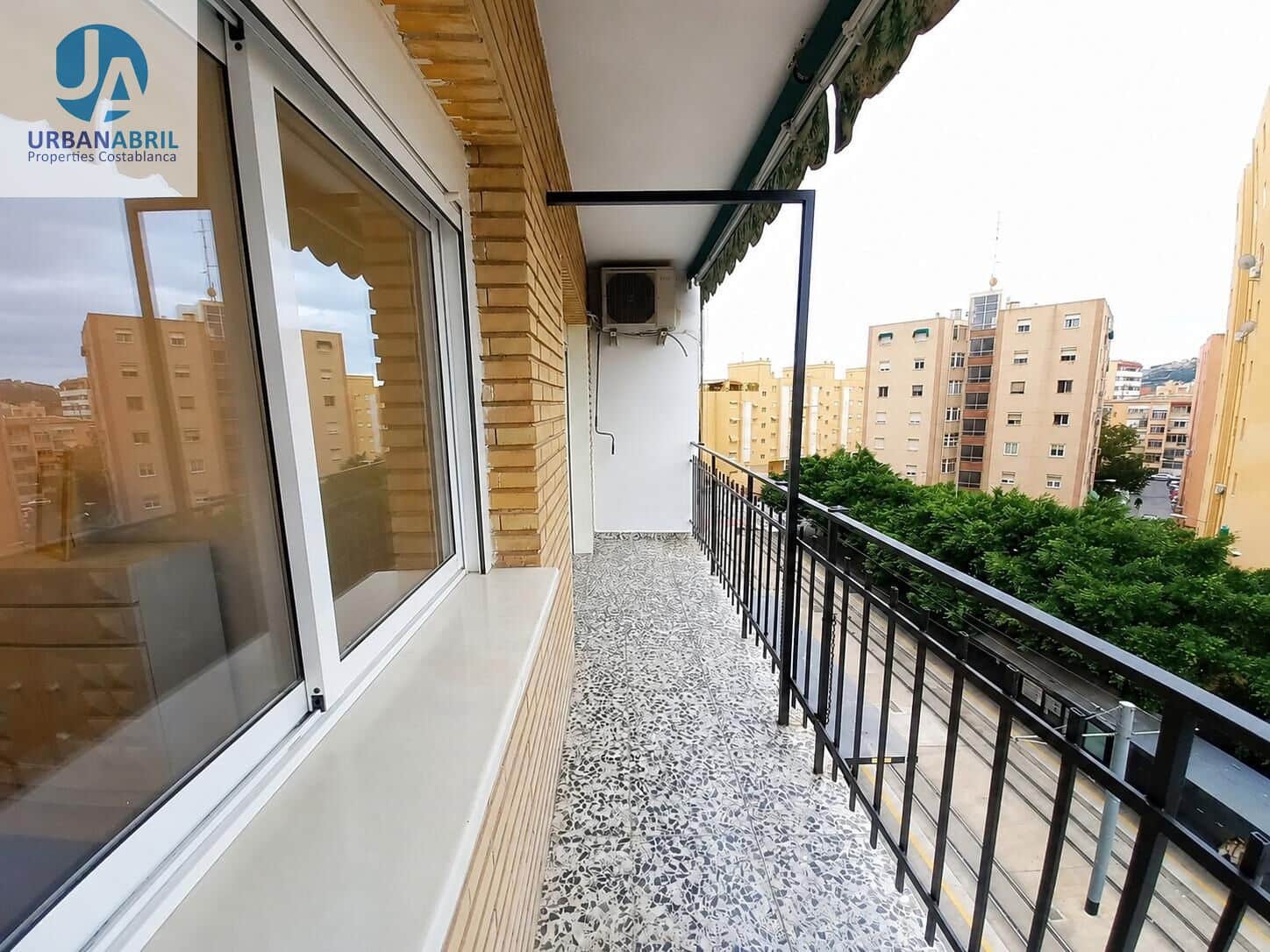 3 bedroom Flat for sale in Alicante / Alacant city - € 215,000 (Ref: 9846278)
