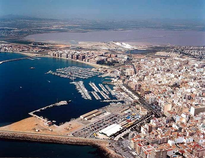 3 chambre Villa/Maison à vendre à Torrevieja avec piscine garage - 595 000 € (Ref: 9849418)