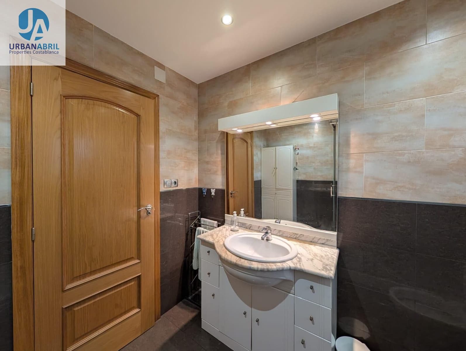 4 makuuhuone Asunto myytävänä paikassa Alicante kaupunki - 179 000 € (Ref: 9861902)