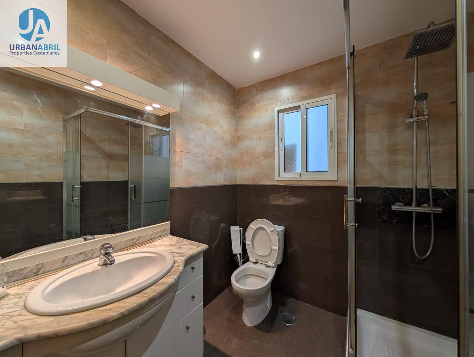 4 makuuhuone Asunto myytävänä paikassa Alicante kaupunki - 179 000 € (Ref: 9861902)