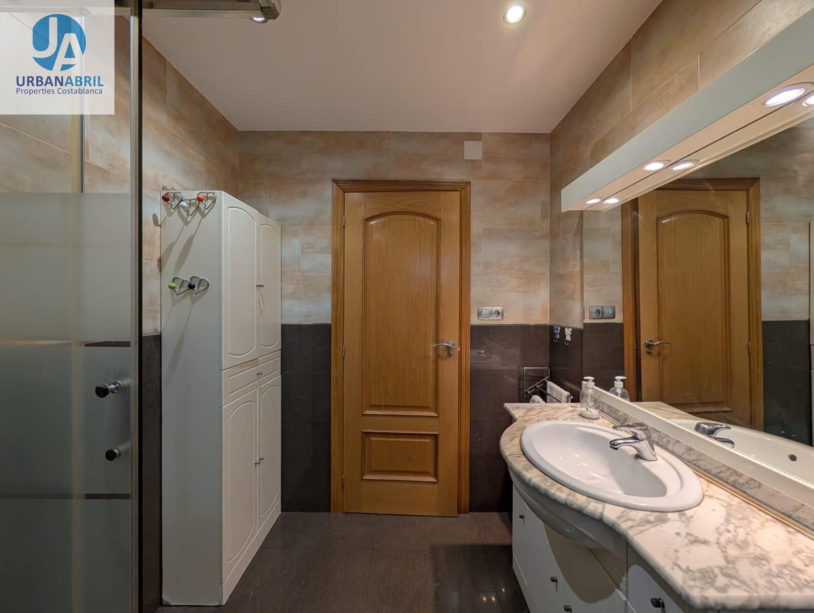 4 makuuhuone Asunto myytävänä paikassa Alicante kaupunki - 179 000 € (Ref: 9861902)