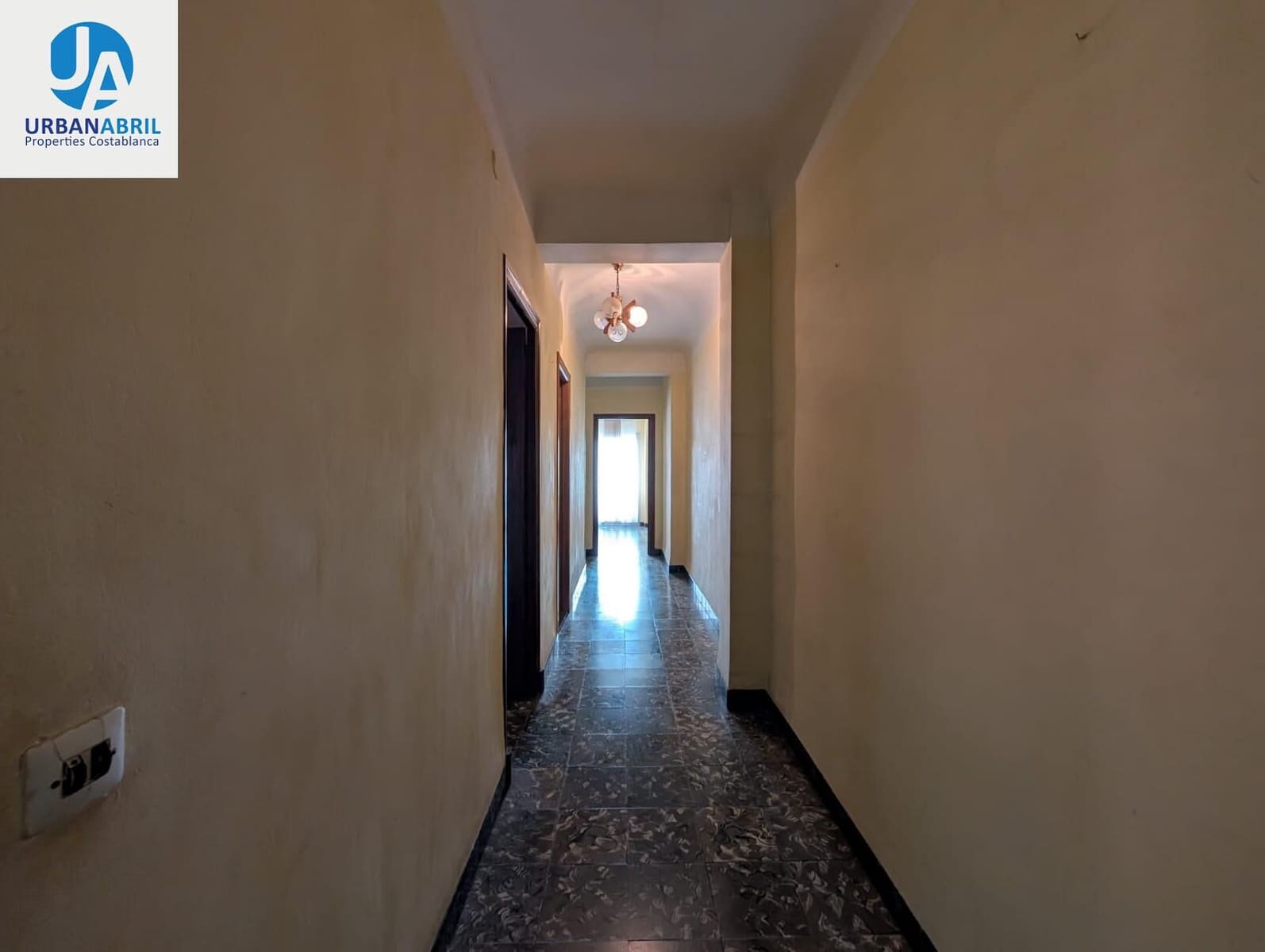 Piso de 4 habitaciones en Alicante / Alacant ciudad en venta - 174.000 € (Ref: 9861902)