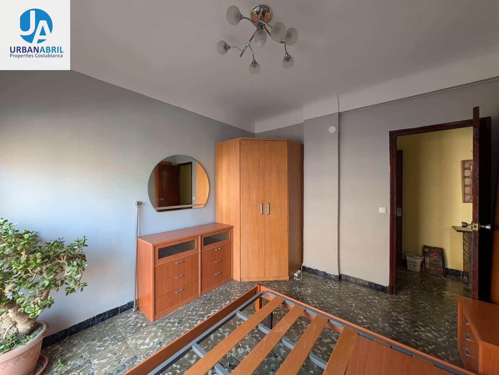Piso de 4 habitaciones en Alicante / Alacant ciudad en venta - 174.000 € (Ref: 9861902)