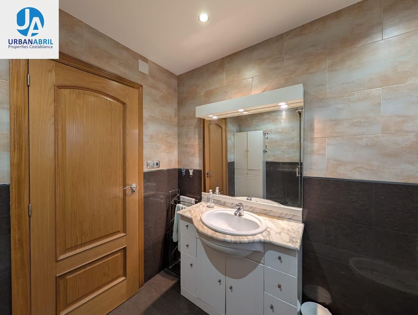 Piso de 4 habitaciones en Alicante / Alacant ciudad en venta - 174.000 € (Ref: 9861902)