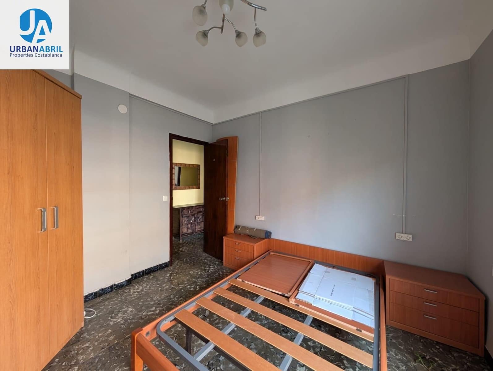 Piso de 4 habitaciones en Alicante / Alacant ciudad en venta - 174.000 € (Ref: 9861902)