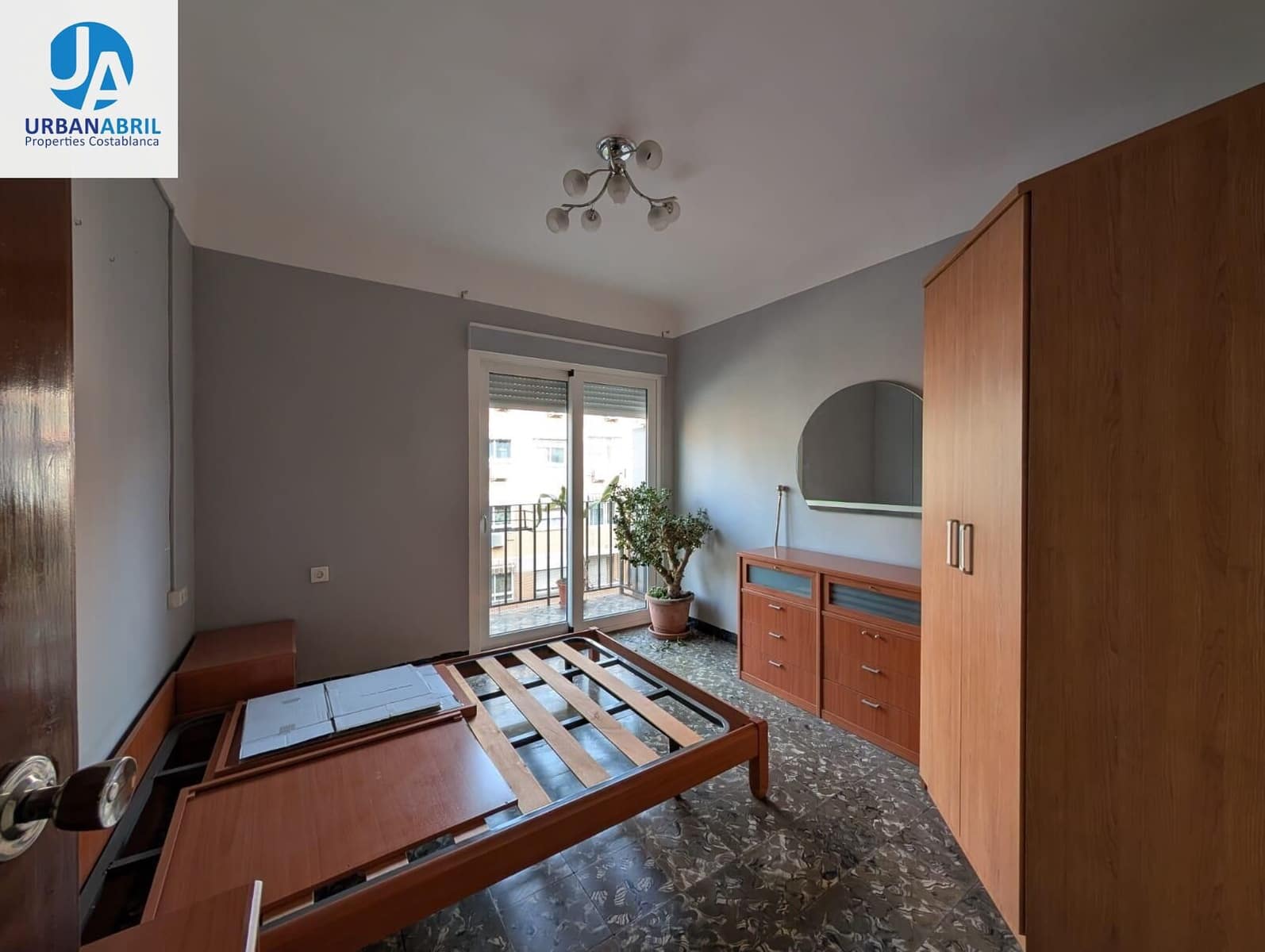 Piso de 4 habitaciones en Alicante / Alacant ciudad en venta - 174.000 € (Ref: 9861902)