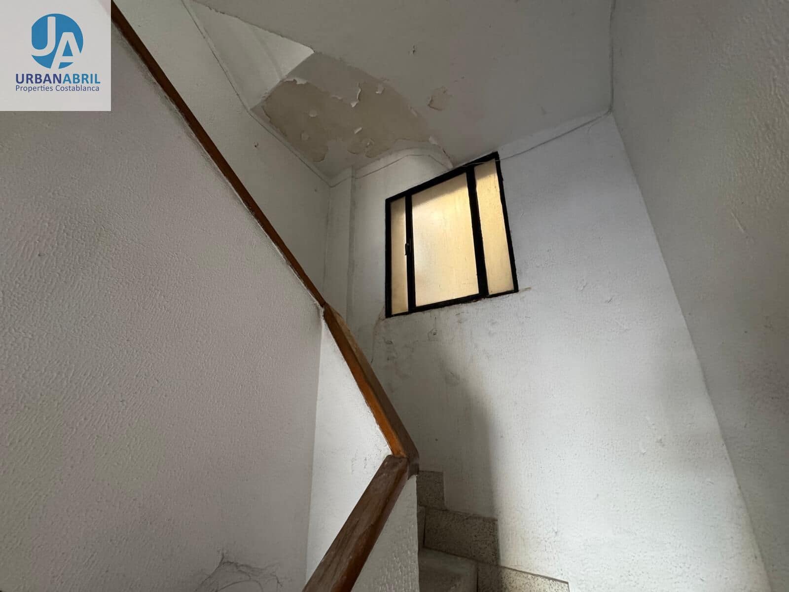 Kaupallinen myytävänä paikassa Elda - 145 000 € (Ref: 9949833)