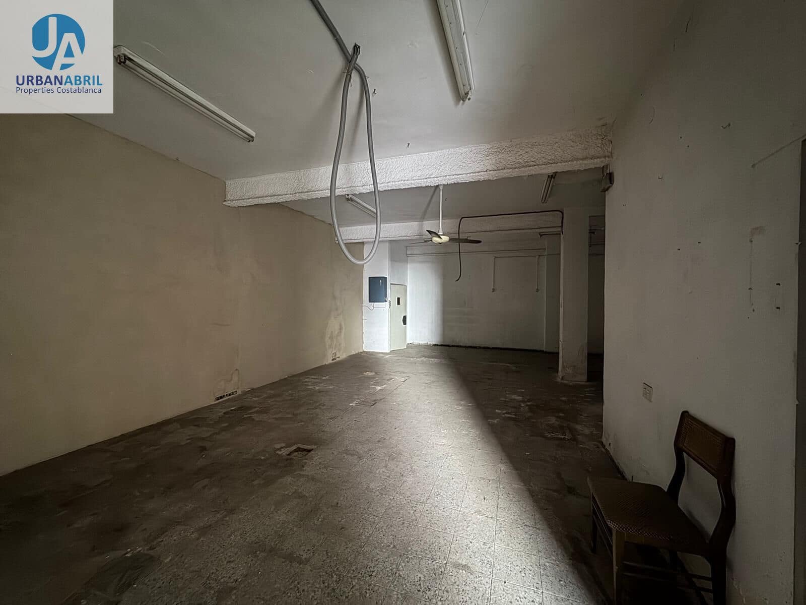 Kaupallinen myytävänä paikassa Elda - 145 000 € (Ref: 9949833)