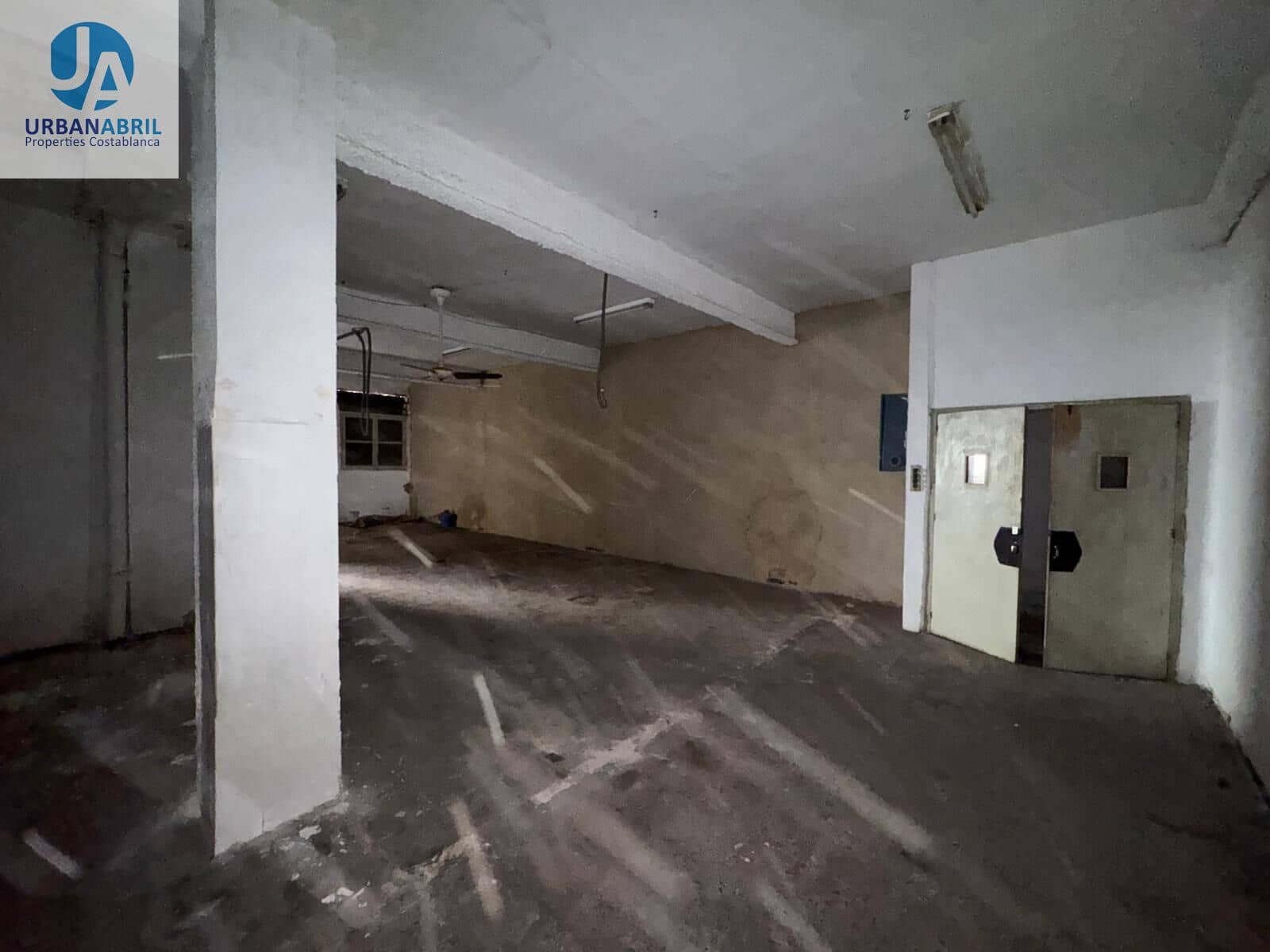 Kaupallinen myytävänä paikassa Elda - 145 000 € (Ref: 9949833)