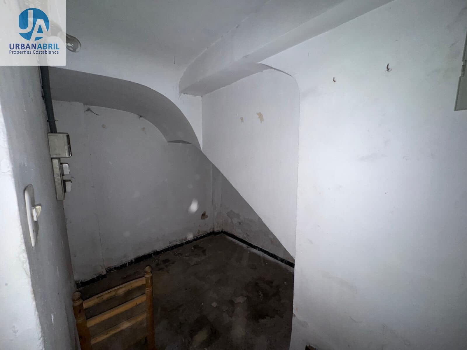 Kaupallinen myytävänä paikassa Elda - 145 000 € (Ref: 9949833)