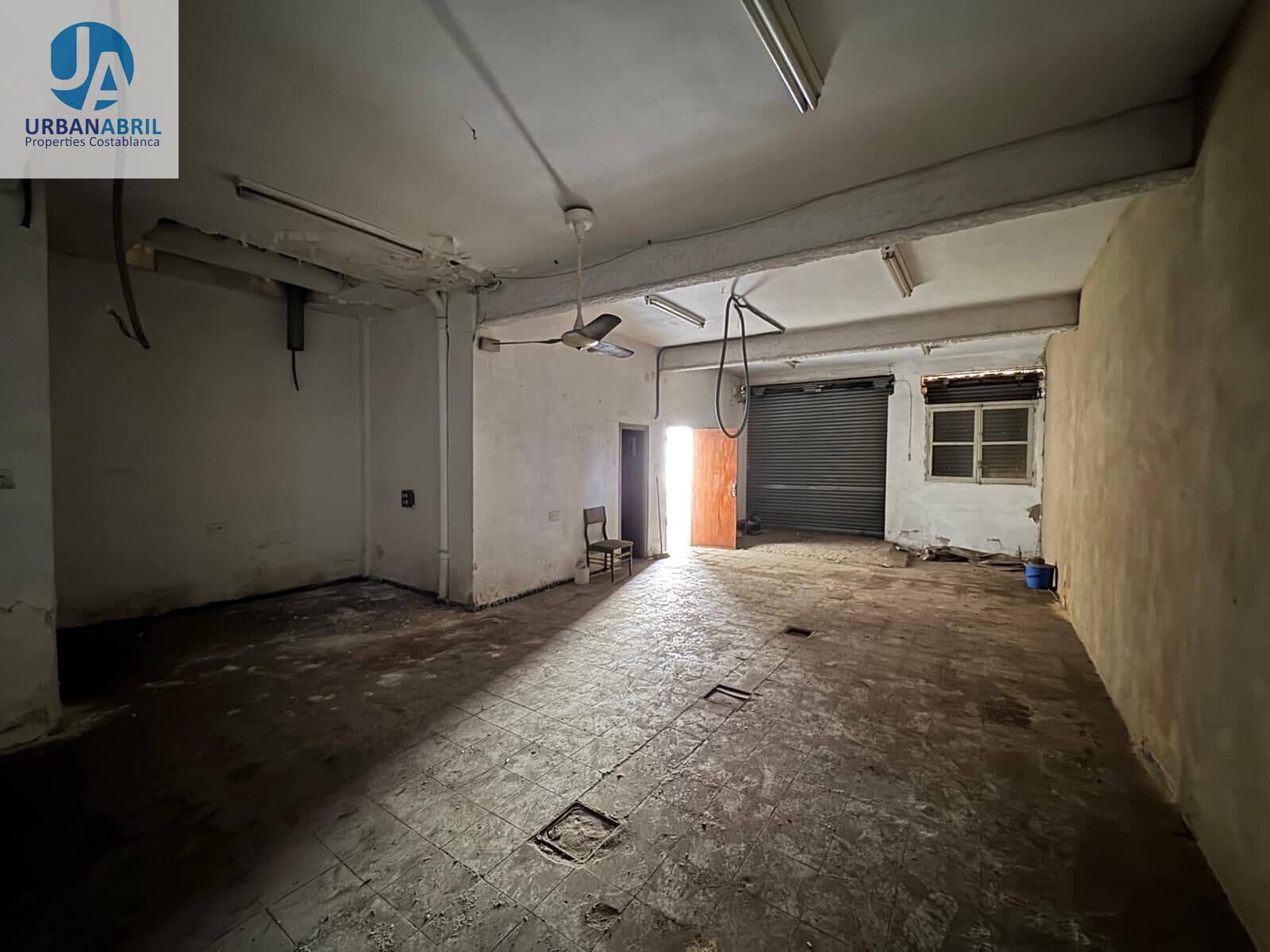 Kaupallinen myytävänä paikassa Elda - 145 000 € (Ref: 9949833)