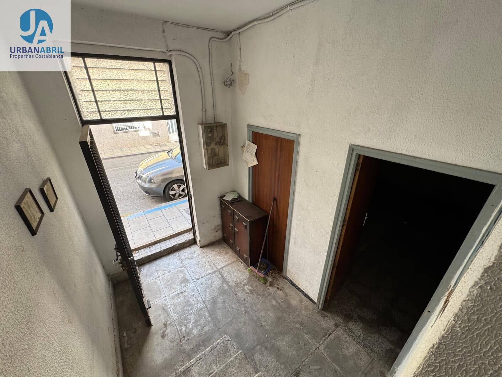 Kaupallinen myytävänä paikassa Elda - 145 000 € (Ref: 9949833)