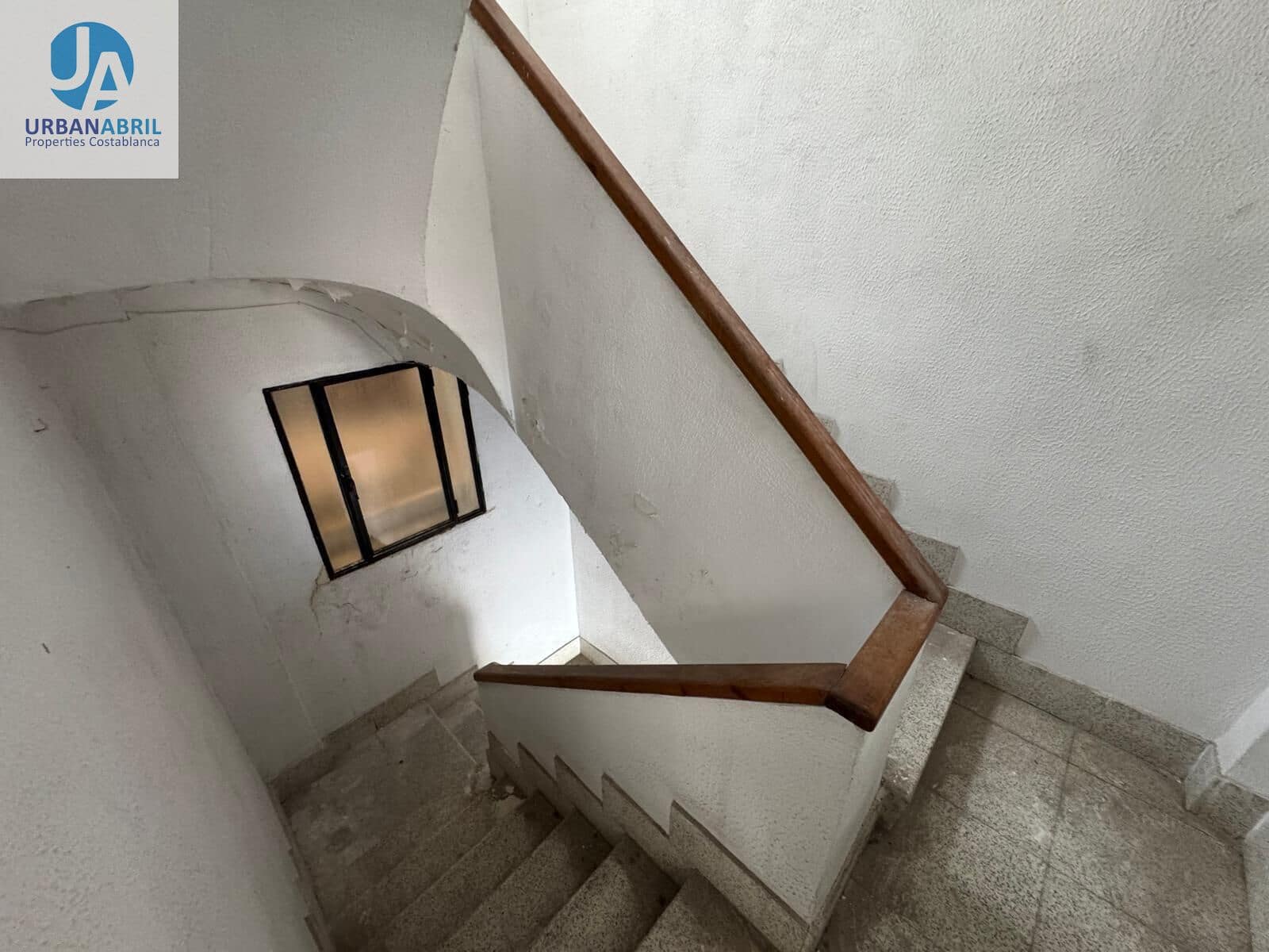 Kaupallinen myytävänä paikassa Elda - 145 000 € (Ref: 9949833)