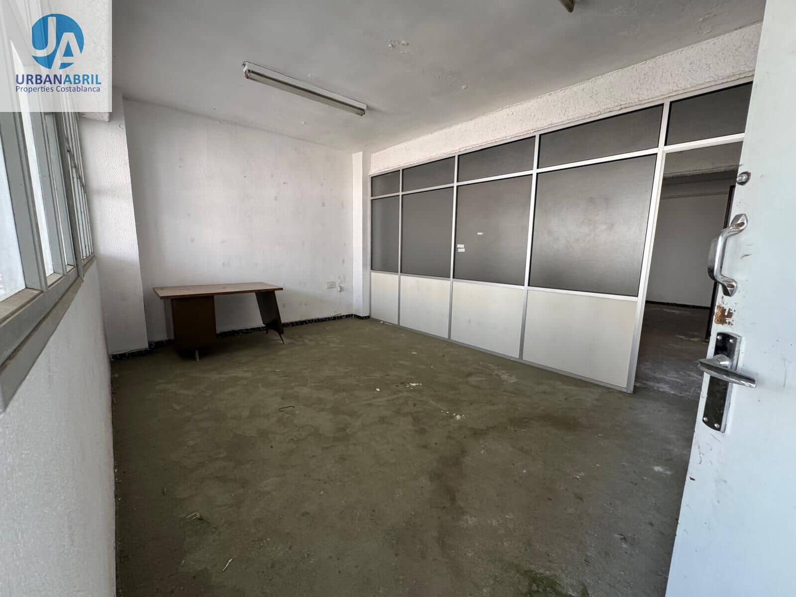 Commercial for sale in Elda - € 139,900 (Ref: 9949833)