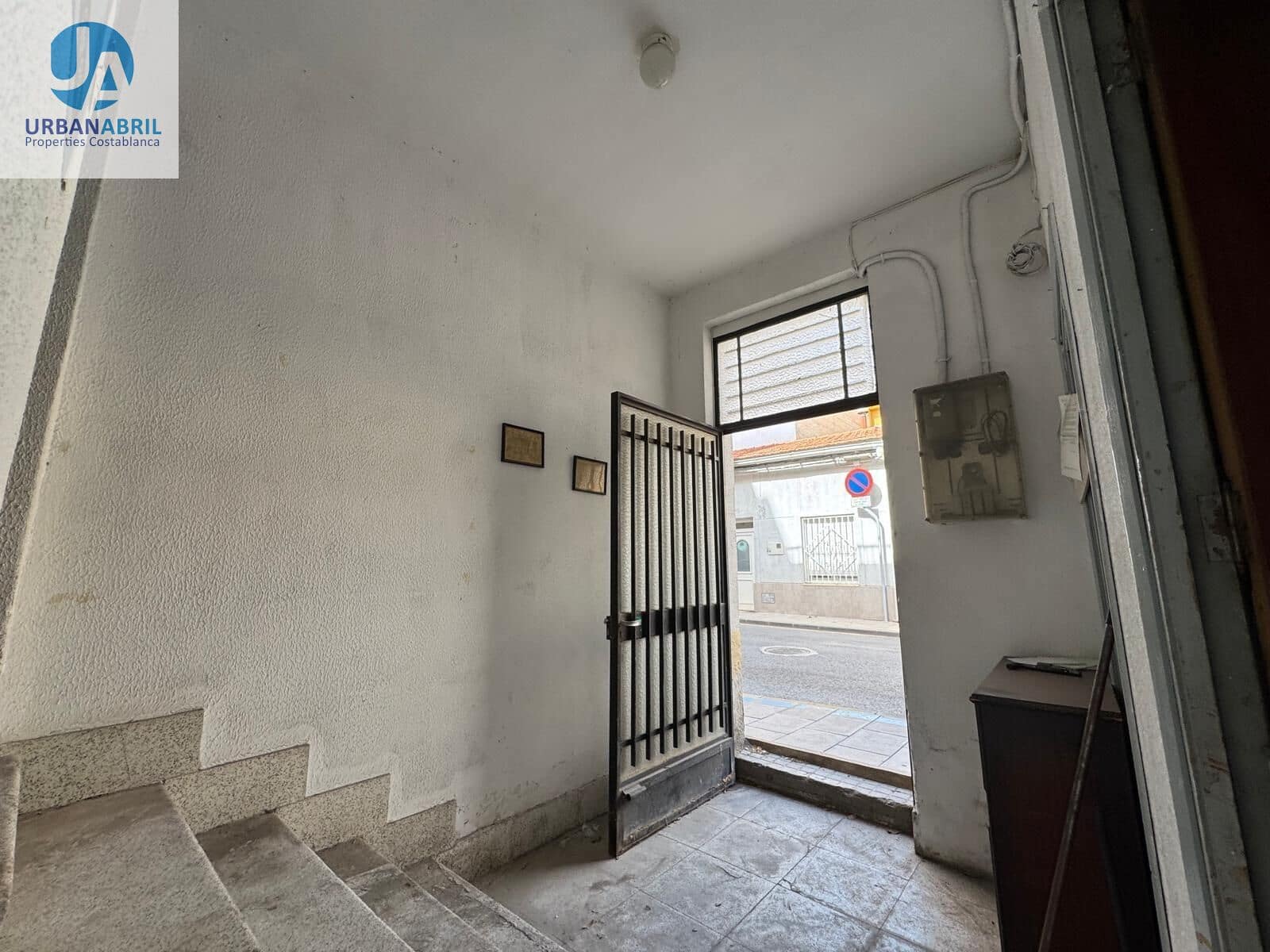 Commercial for sale in Elda - € 139,900 (Ref: 9949833)