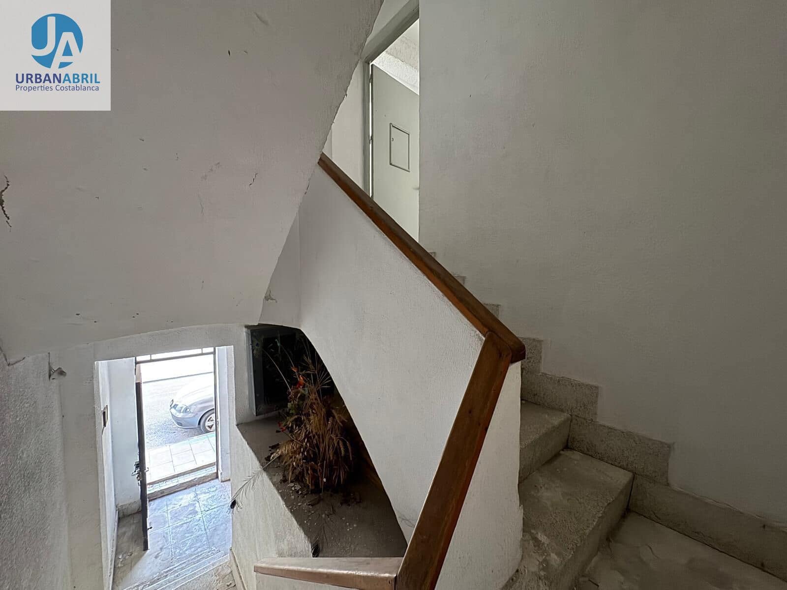 Commercial for sale in Elda - € 139,900 (Ref: 9949833)