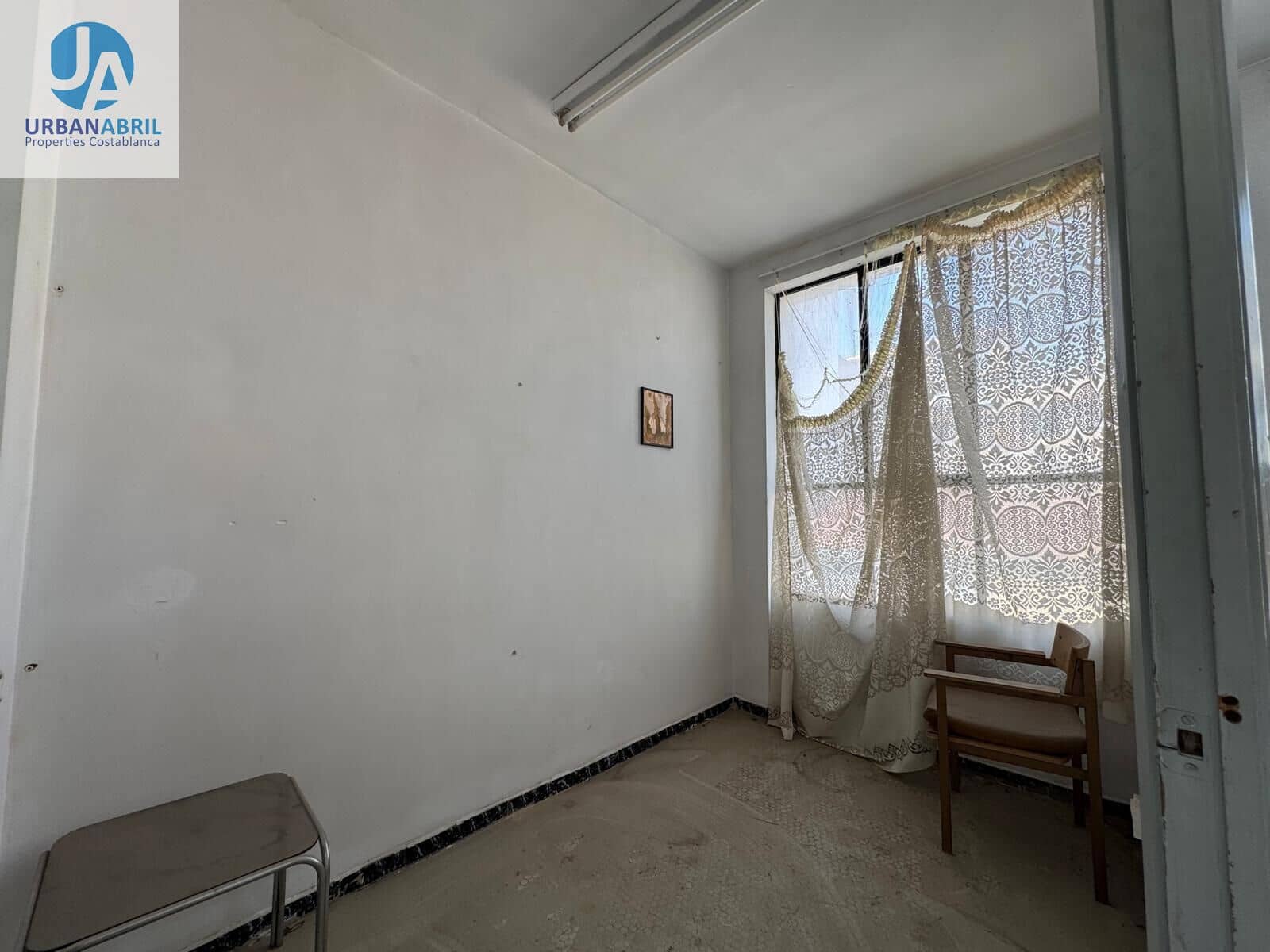Commercial for sale in Elda - € 139,900 (Ref: 9949833)