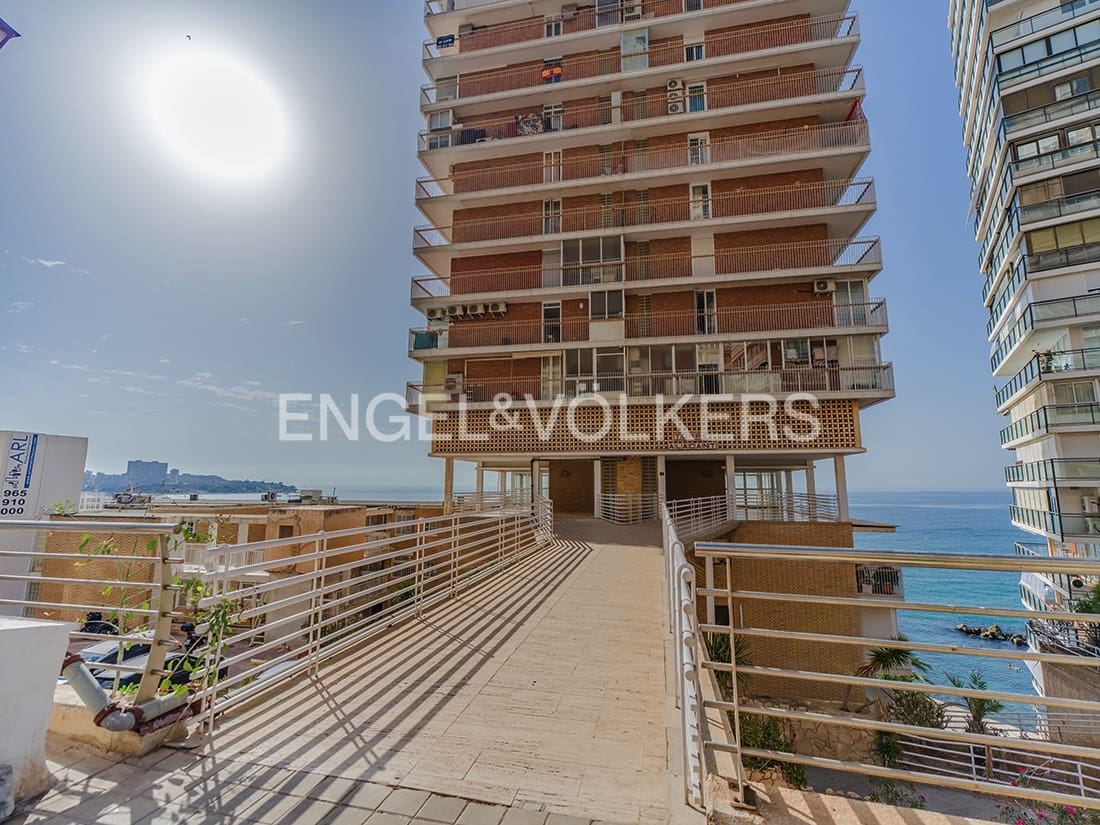 3 soverom Strandleiligheter til salgs i Alicante by med garasje - € 805 000 (Ref: 10016808)