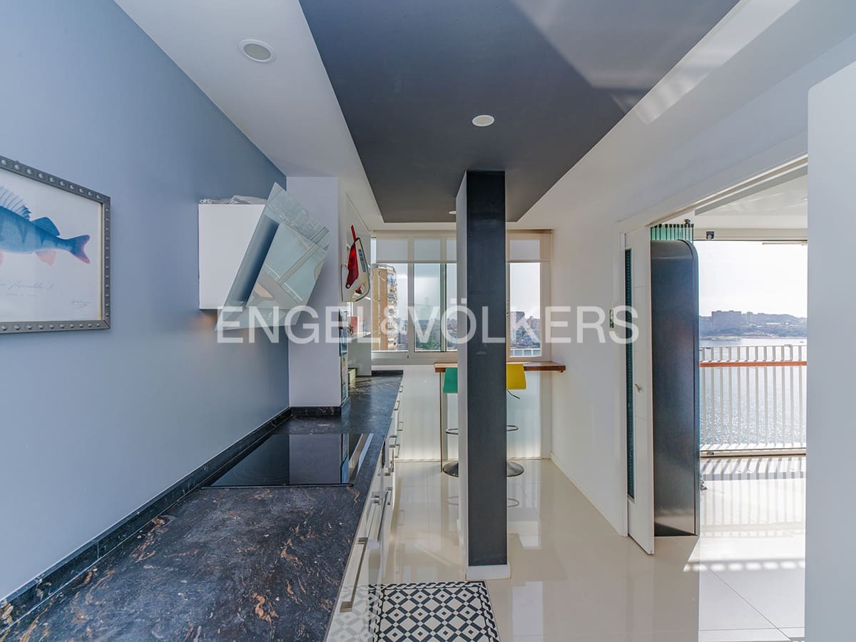 3 soverom Strandleiligheter til salgs i Alicante by med garasje - € 805 000 (Ref: 10016808)