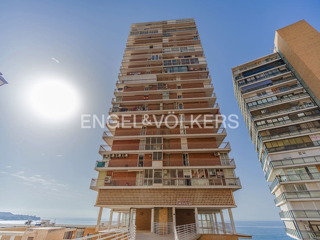 3 soverom Strandleiligheter til salgs i Alicante by med garasje - € 805 000 (Ref: 10016808)