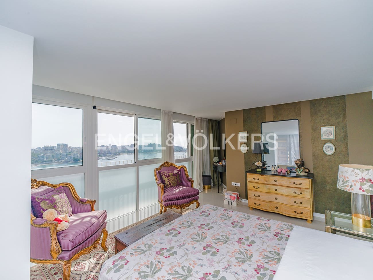 3 soverom Strandleiligheter til salgs i Alicante by med garasje - € 805 000 (Ref: 10016808)