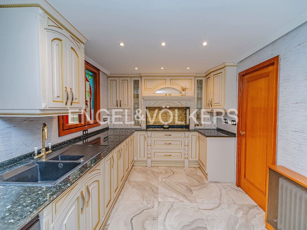 3 soveværelse Lejlighed til salg i Alicante by med garage - € 520.000 (Ref: 10016809)