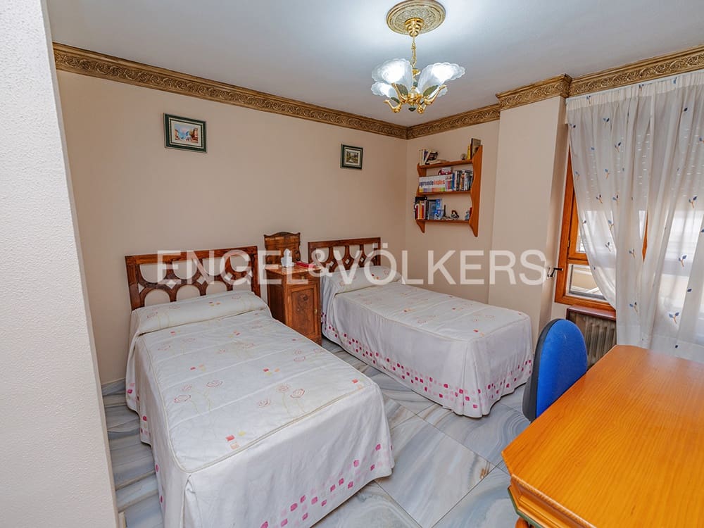 3 soveværelse Lejlighed til salg i Alicante by med garage - € 520.000 (Ref: 10016809)