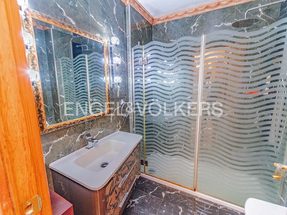 3 soveværelse Lejlighed til salg i Alicante by med garage - € 520.000 (Ref: 10016809)
