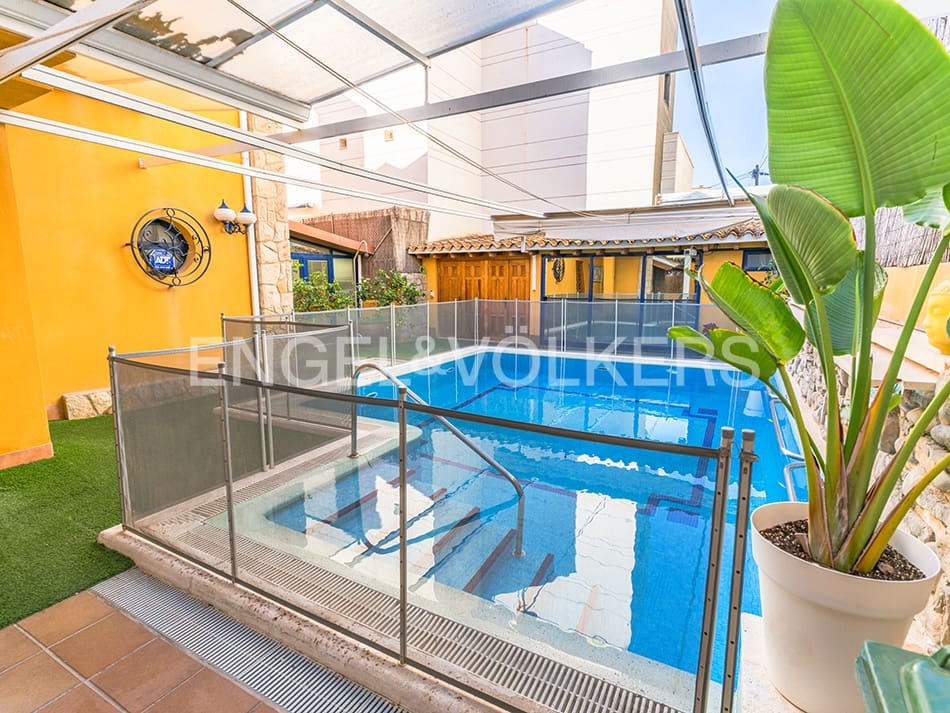 7 slaapkamer Villa te koop in Santa Pola met zwembad - € 1.400.000 (Ref: 10021205)