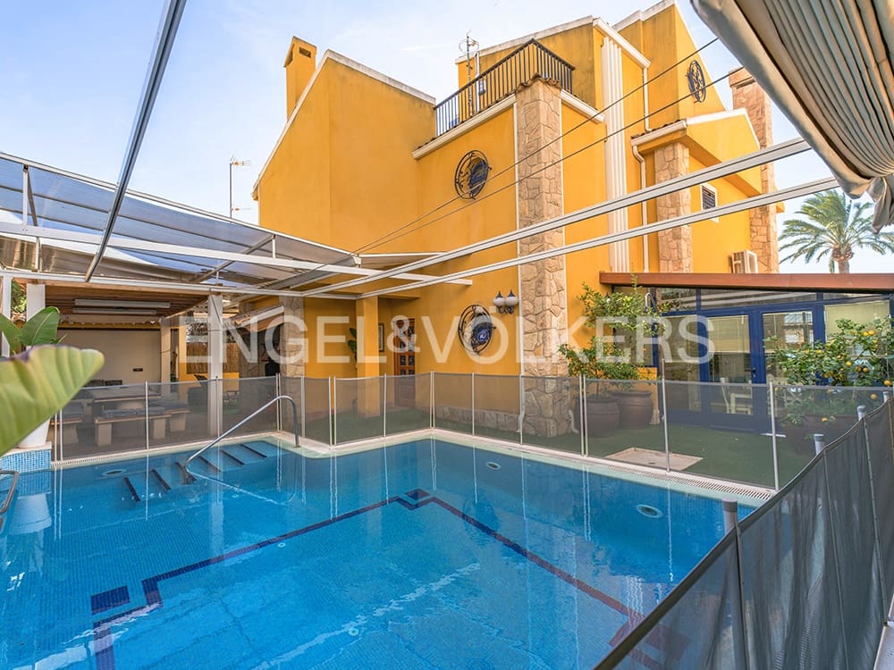 7 slaapkamer Villa te koop in Santa Pola met zwembad - € 1.400.000 (Ref: 10021205)