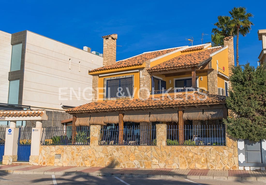 7 slaapkamer Villa te koop in Santa Pola met zwembad - € 1.400.000 (Ref: 10021205)