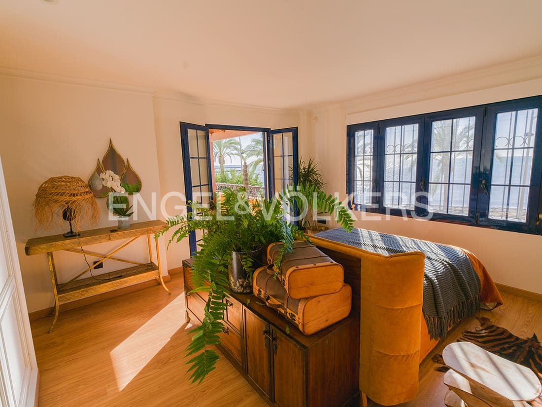 7 slaapkamer Villa te koop in Santa Pola met zwembad - € 1.400.000 (Ref: 10021205)