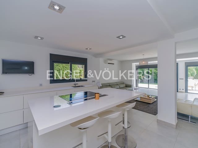 5 camera da letto Villa in vendita in Playa de Muchavista, El Campello con piscina garage - 950.000 € (Rif: 10024813)