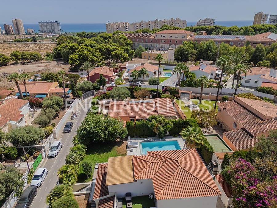 5 sypialnia Willa na sprzedaż w El Campello z basenem garażem - 950 000 € (Ref: 10024813)