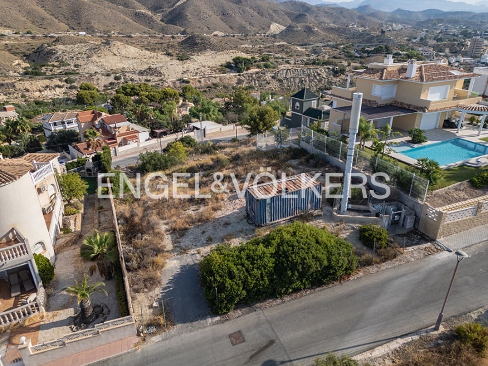 Grunde uden byggetilladelser til salg i El Campello - € 295.000 (Ref: 10026476)