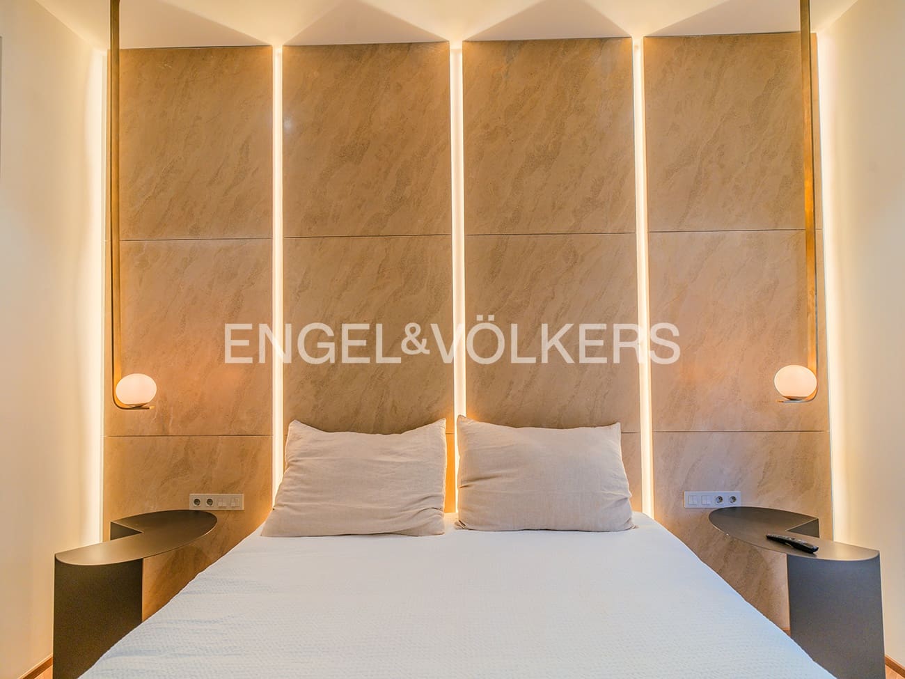 Apartment for sale in Alicante / Alacant city - € 2,400,000 (Ref: 10057613)