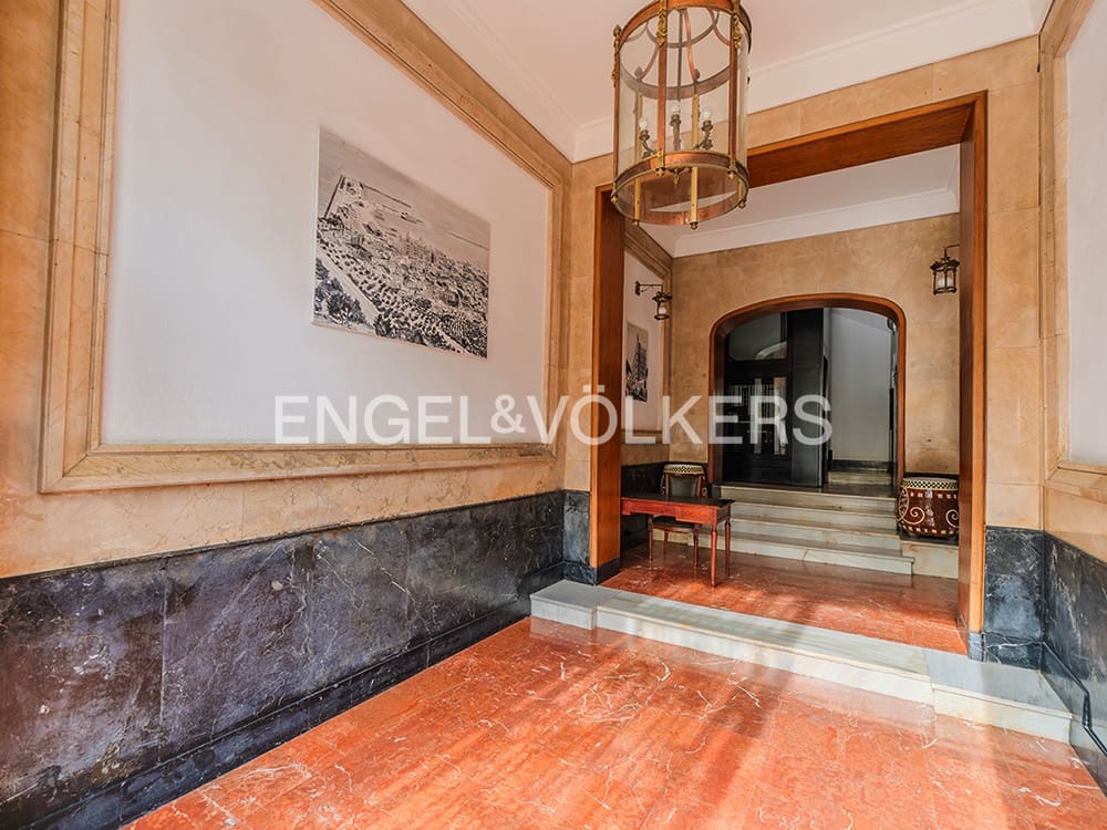 Apartment for sale in Alicante / Alacant city - € 2,400,000 (Ref: 10057613)