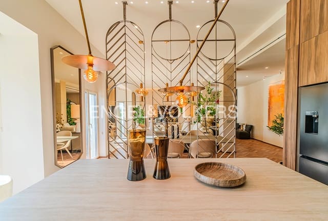 Apartment for sale in Barrio del Centro, Alicante / Alacant city - € 2,400,000 (Ref: 10057613)
