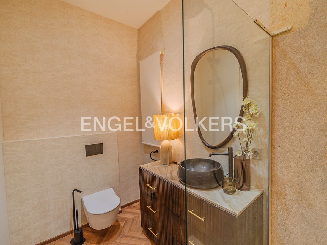Apartment for sale in Alicante / Alacant city - € 2,400,000 (Ref: 10057613)